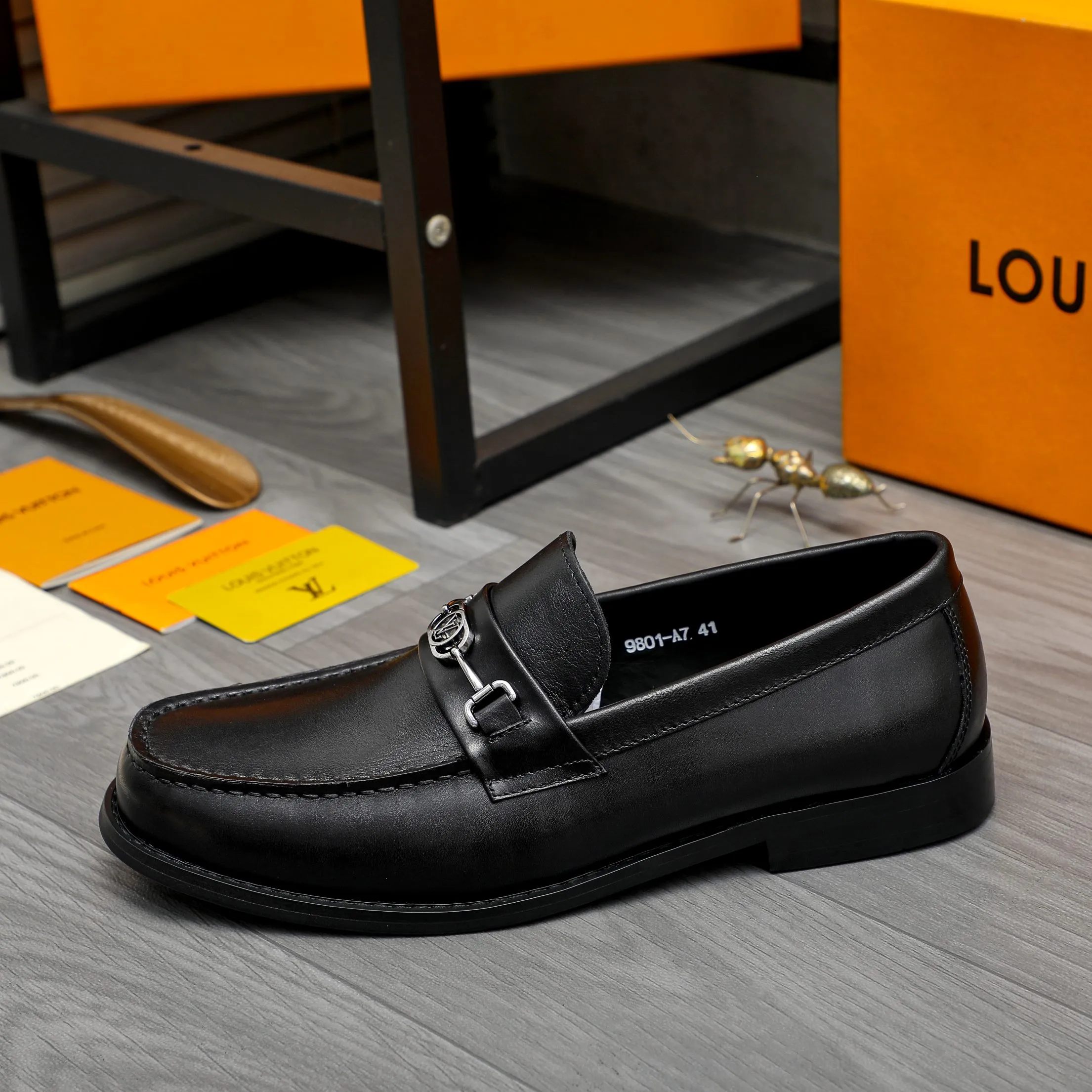 Men's shoes 💰p460 Product trademark: LV (Louis Vuitton) business slip-on leather shoes Regular size: 38-45 (45 is custom-made and non-returnable) Product materials: Selected high-quality cowhide upper, cowhide lining, original rubber outsole